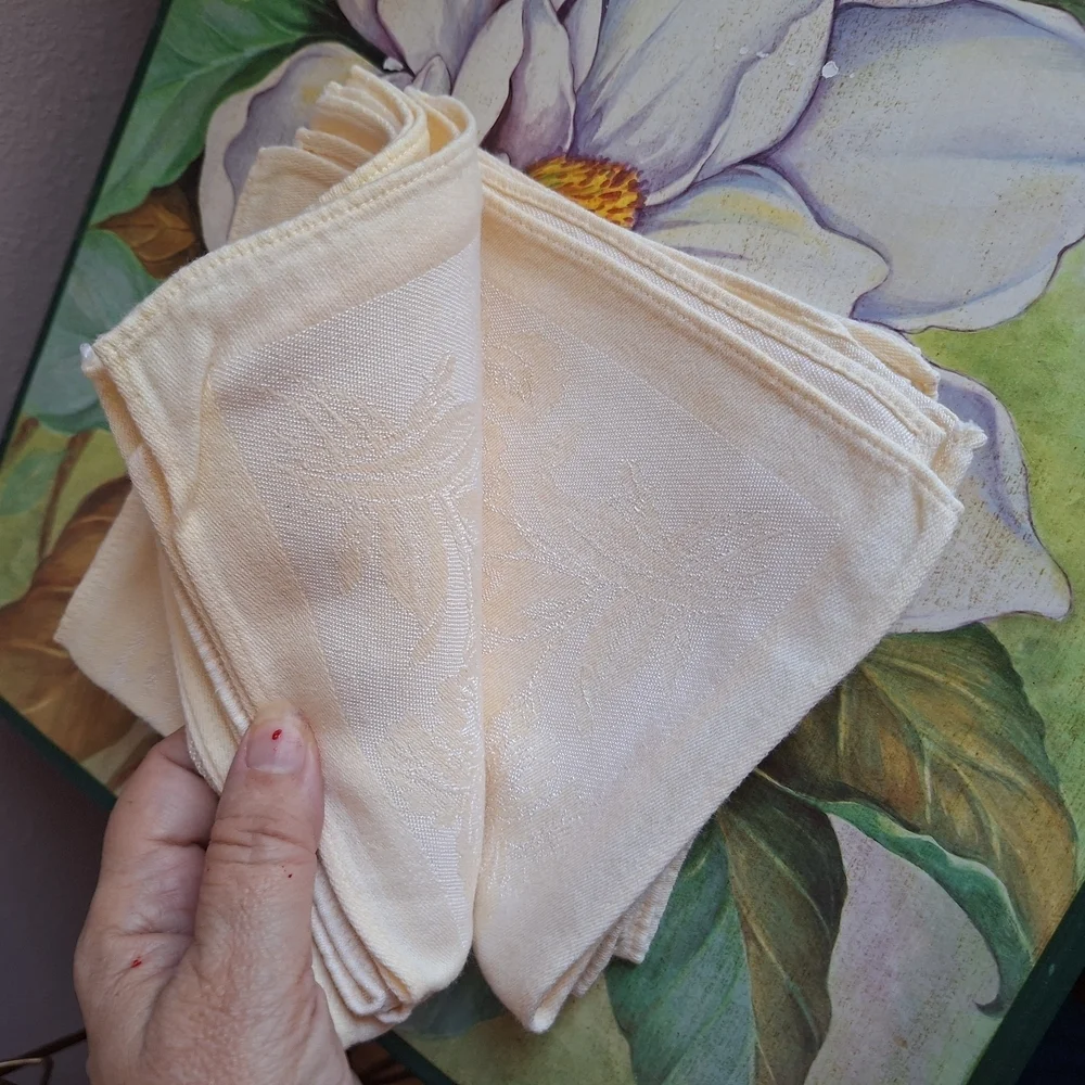 Damask Set of 8 Cream Floral Cloth Napkins